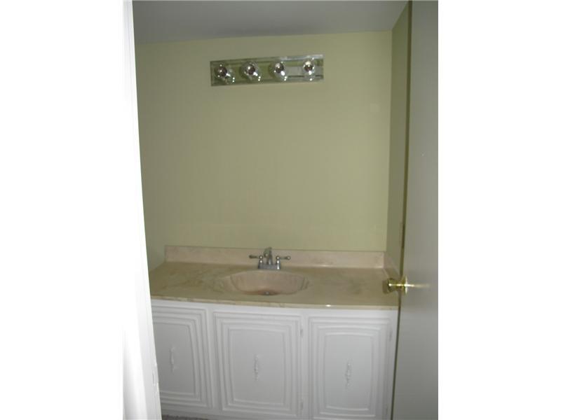 DE SOTO PARK CONDO - Residential Lease