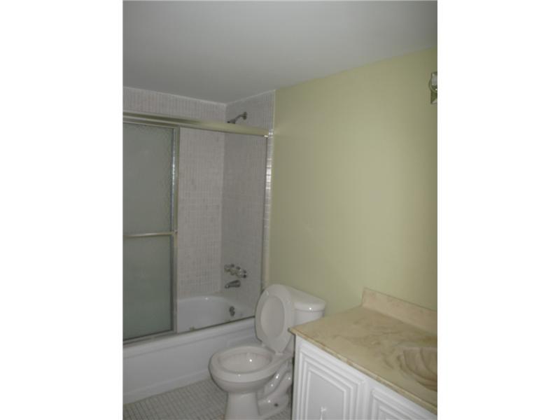 DE SOTO PARK CONDO - Residential Lease