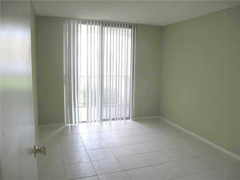 DE SOTO PARK CONDO - Residential Lease