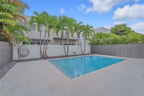 Tiny photo for 10250 NW 76th Ter, Doral, FL 33178 (MLS # A12027927)