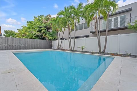 Tiny photo for 10250 NW 76th Ter, Doral, FL 33178 (MLS # A12027927)