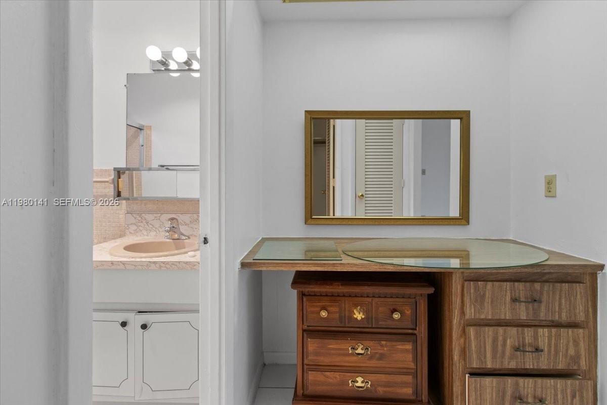 SHERIDAN LAKES CONDO APTS - Residential Lease