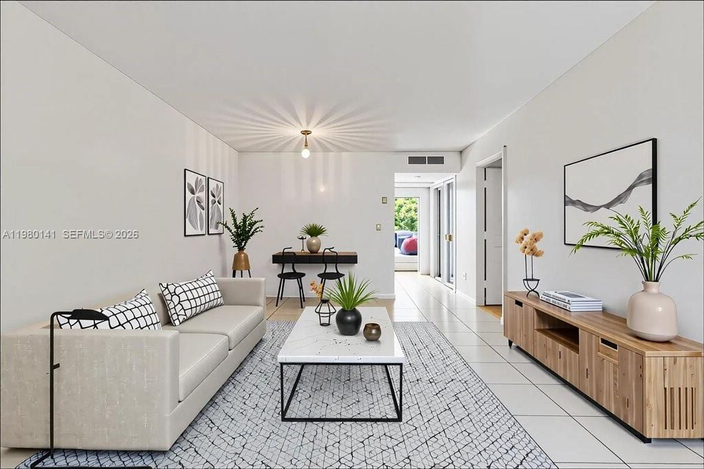 Photo of 2200 Park Ln #109, Hollywood, FL 33021 (MLS # A11980141)