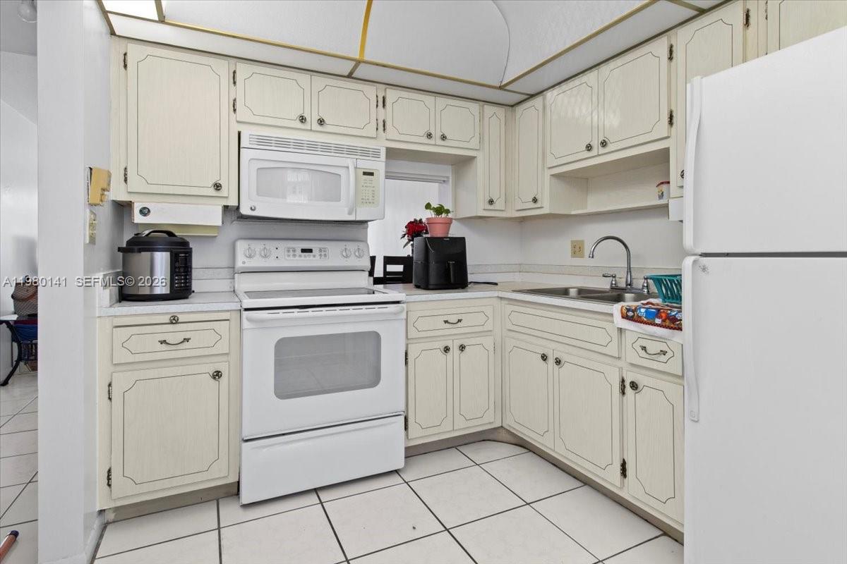 SHERIDAN LAKES CONDO APTS - Residential Lease