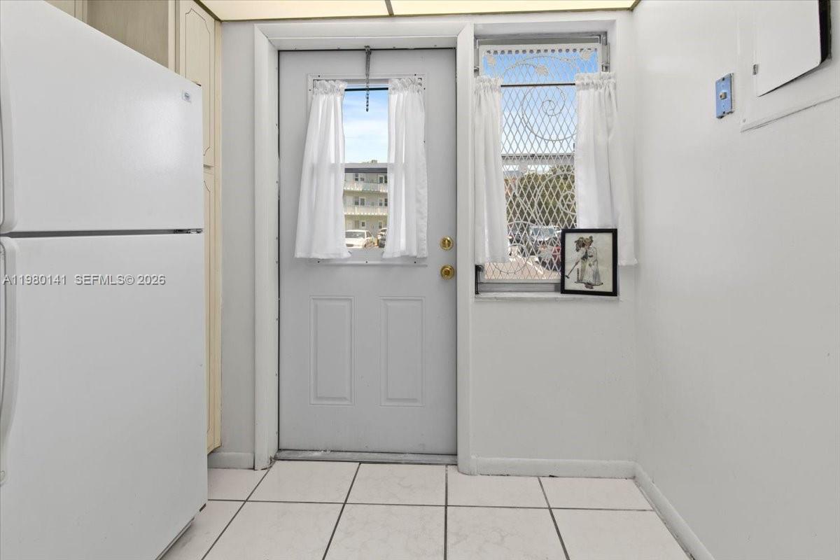 SHERIDAN LAKES CONDO APTS - Residential Lease