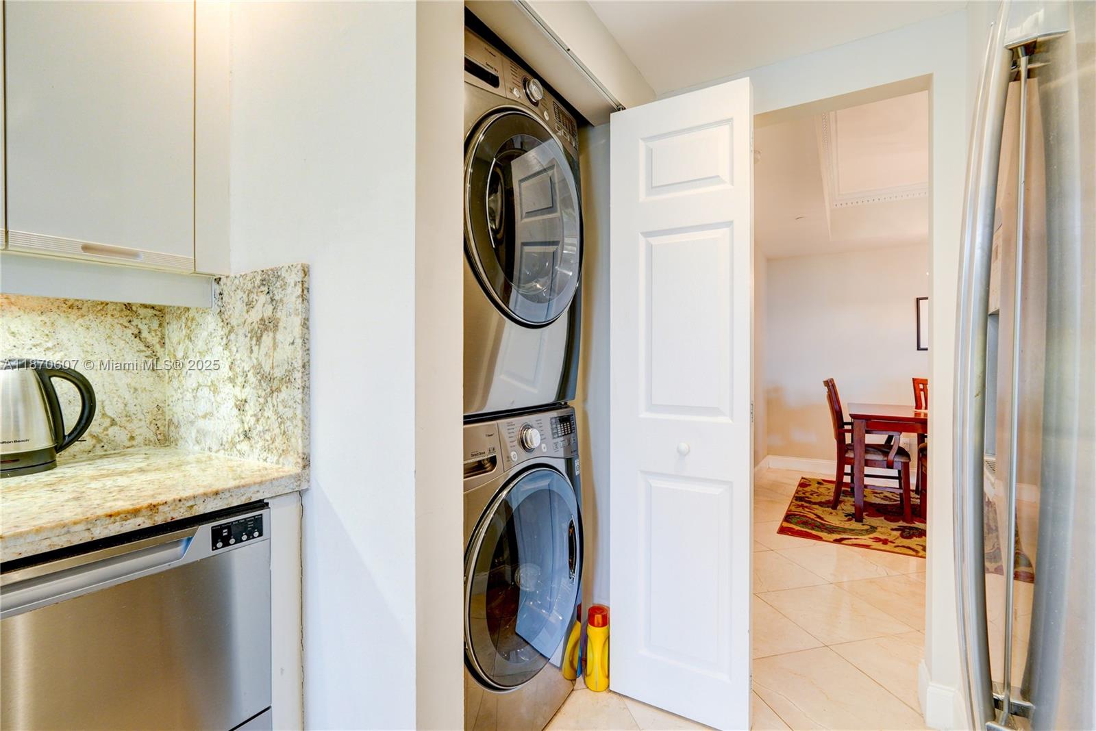 2000 ISL BLVD WILLIAMS IS - Residential