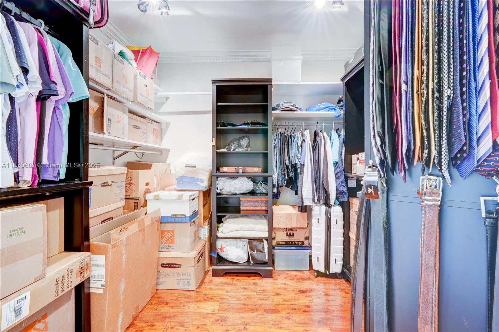 2000 ISL BLVD WILLIAMS IS - Residential