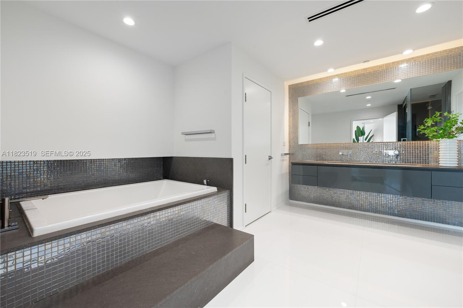 PORTOFINO TOWER CONDO - Residential