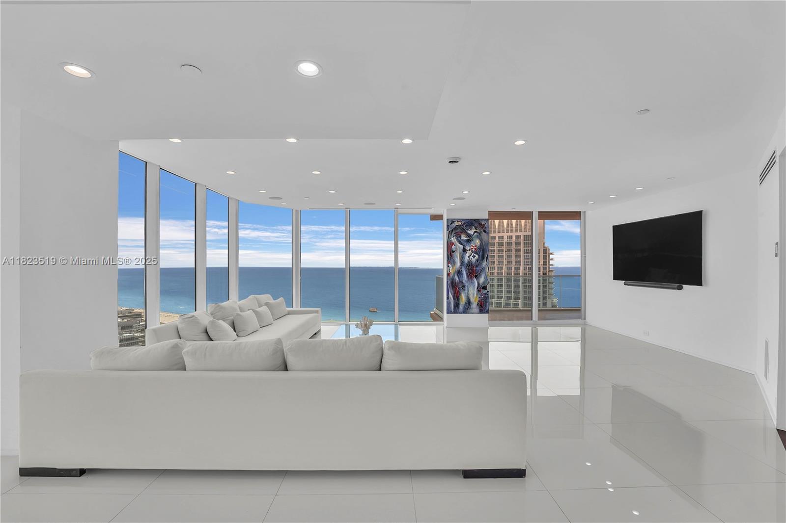 300 S Pointe Dr 3405, Miami Beach, FL, 33139/$9,900,000 3 300 S Pointe Dr 3405