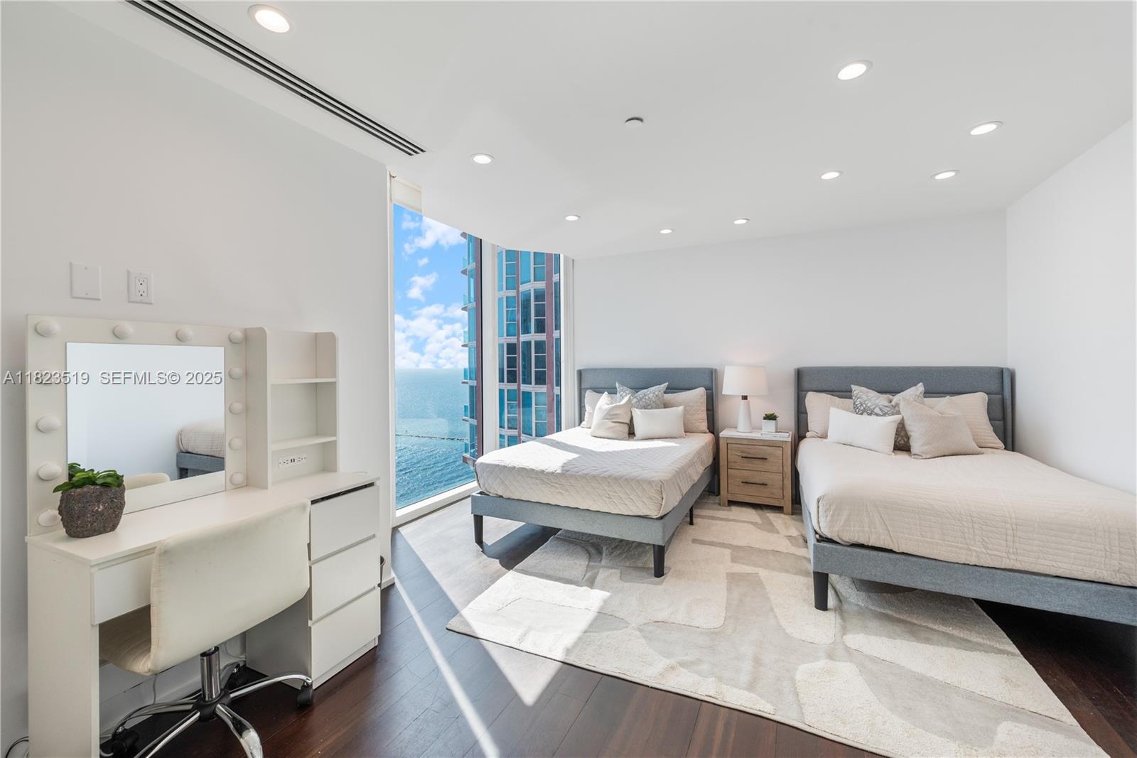 PORTOFINO TOWER CONDO - Residential