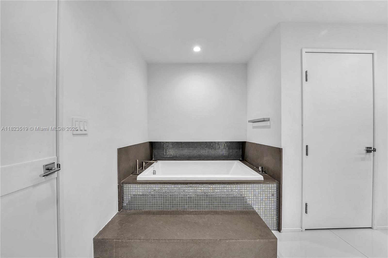 PORTOFINO TOWER CONDO - Residential