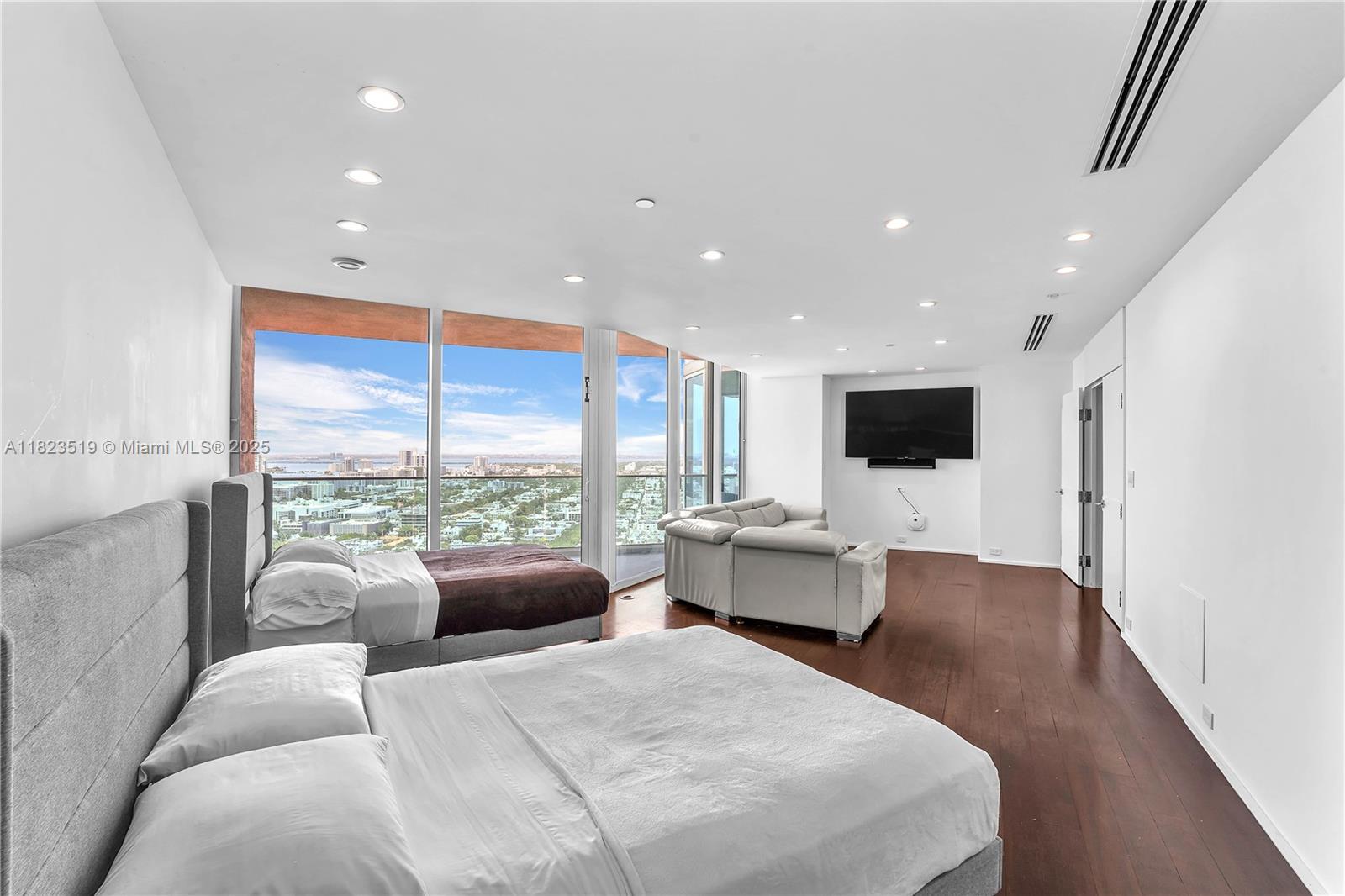 PORTOFINO TOWER CONDO - Residential