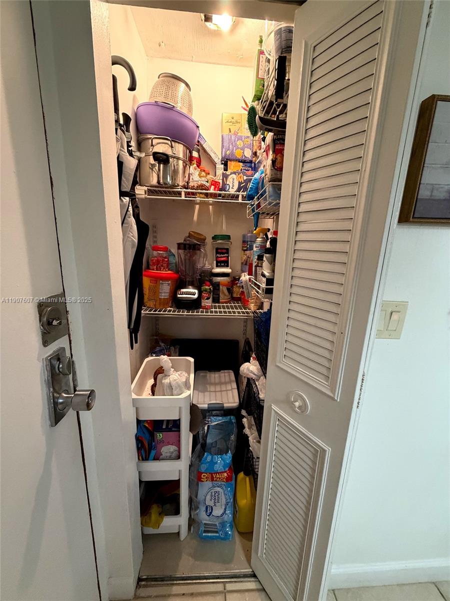 PROMENADE AT KENDALE LAKE - Residential Lease