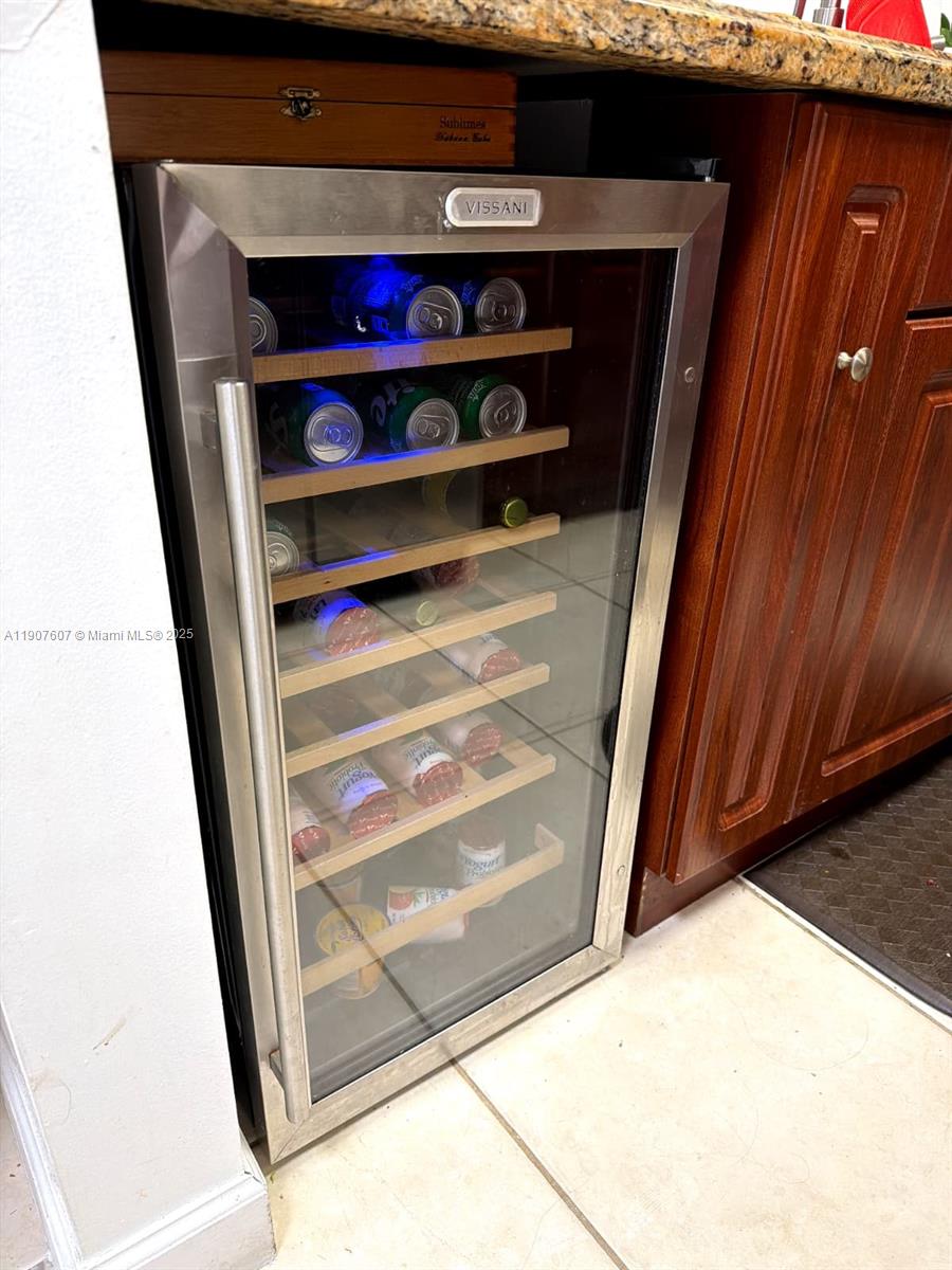 PROMENADE AT KENDALE LAKE - Residential Lease