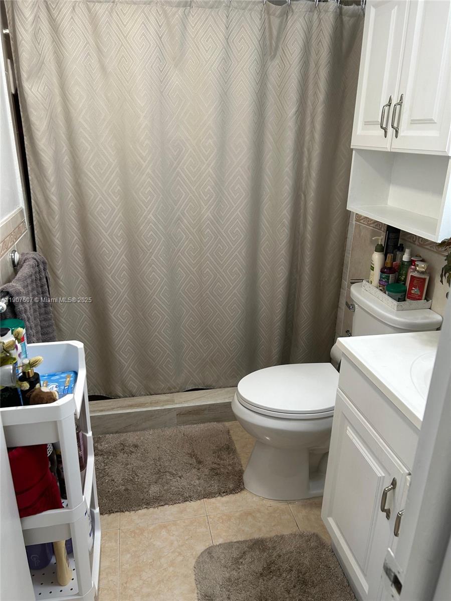 PROMENADE AT KENDALE LAKE - Residential Lease