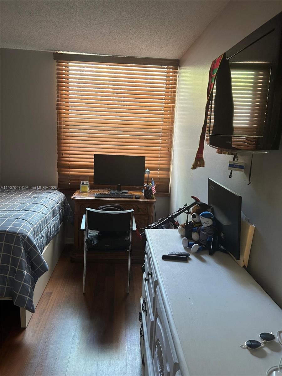 PROMENADE AT KENDALE LAKE - Residential Lease