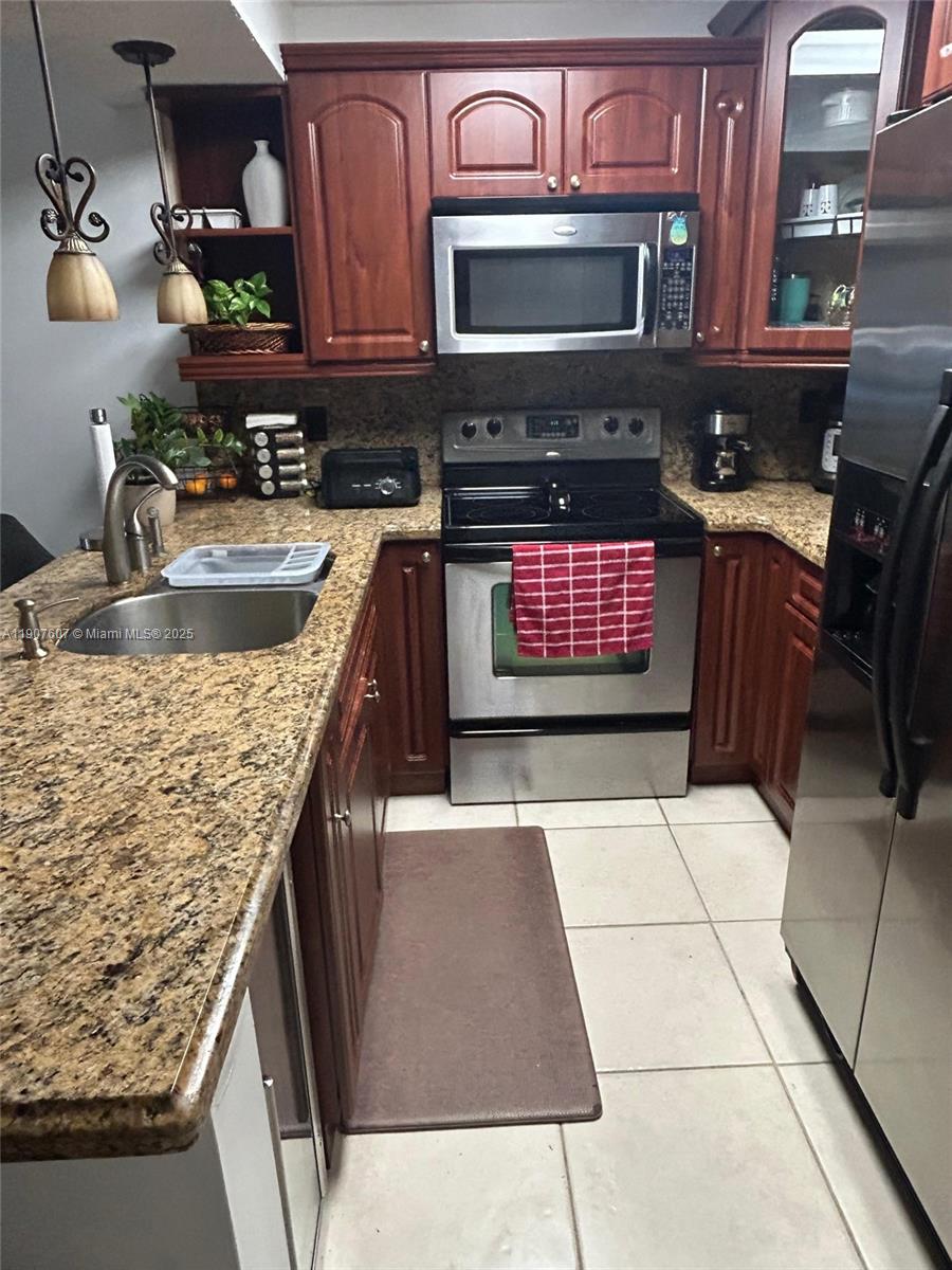 PROMENADE AT KENDALE LAKE - Residential Lease