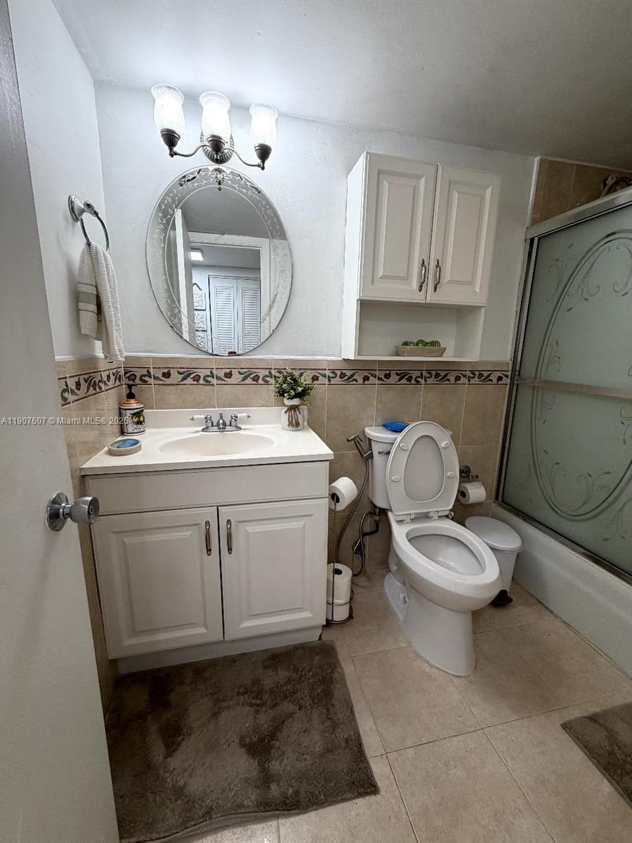 PROMENADE AT KENDALE LAKE - Residential Lease