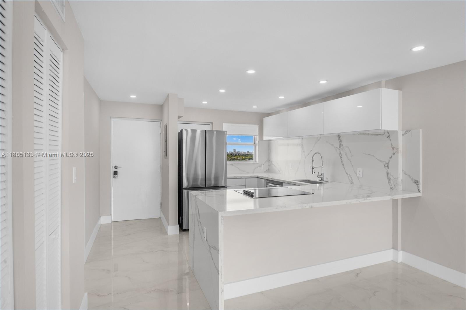 1331 Lincoln Rd 1302