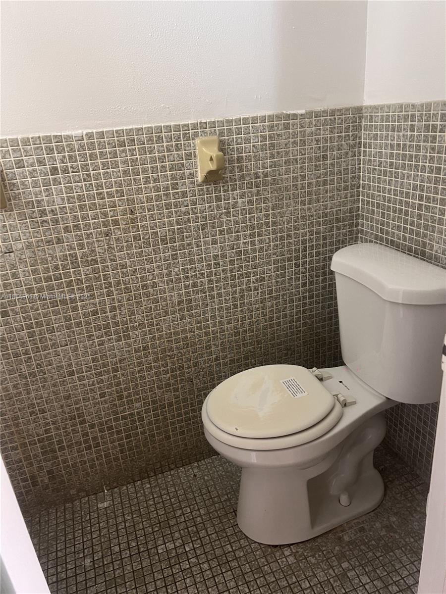 BEVERLY PARK - Residential Lease