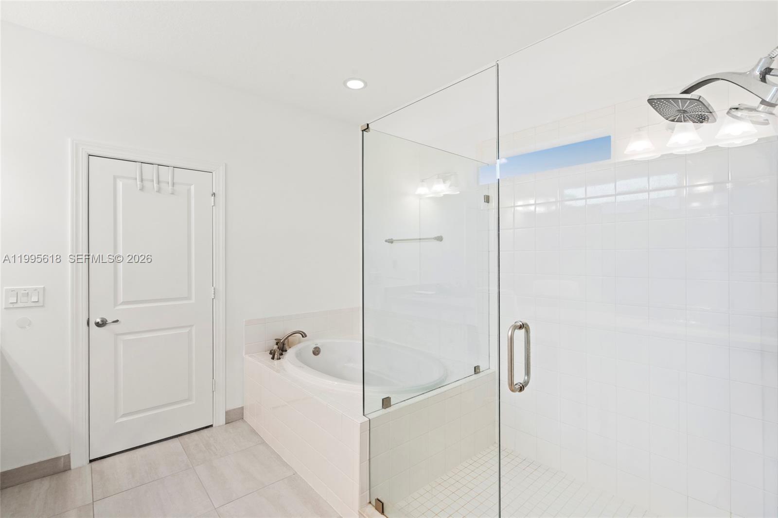 BANYAN BAY - Residential