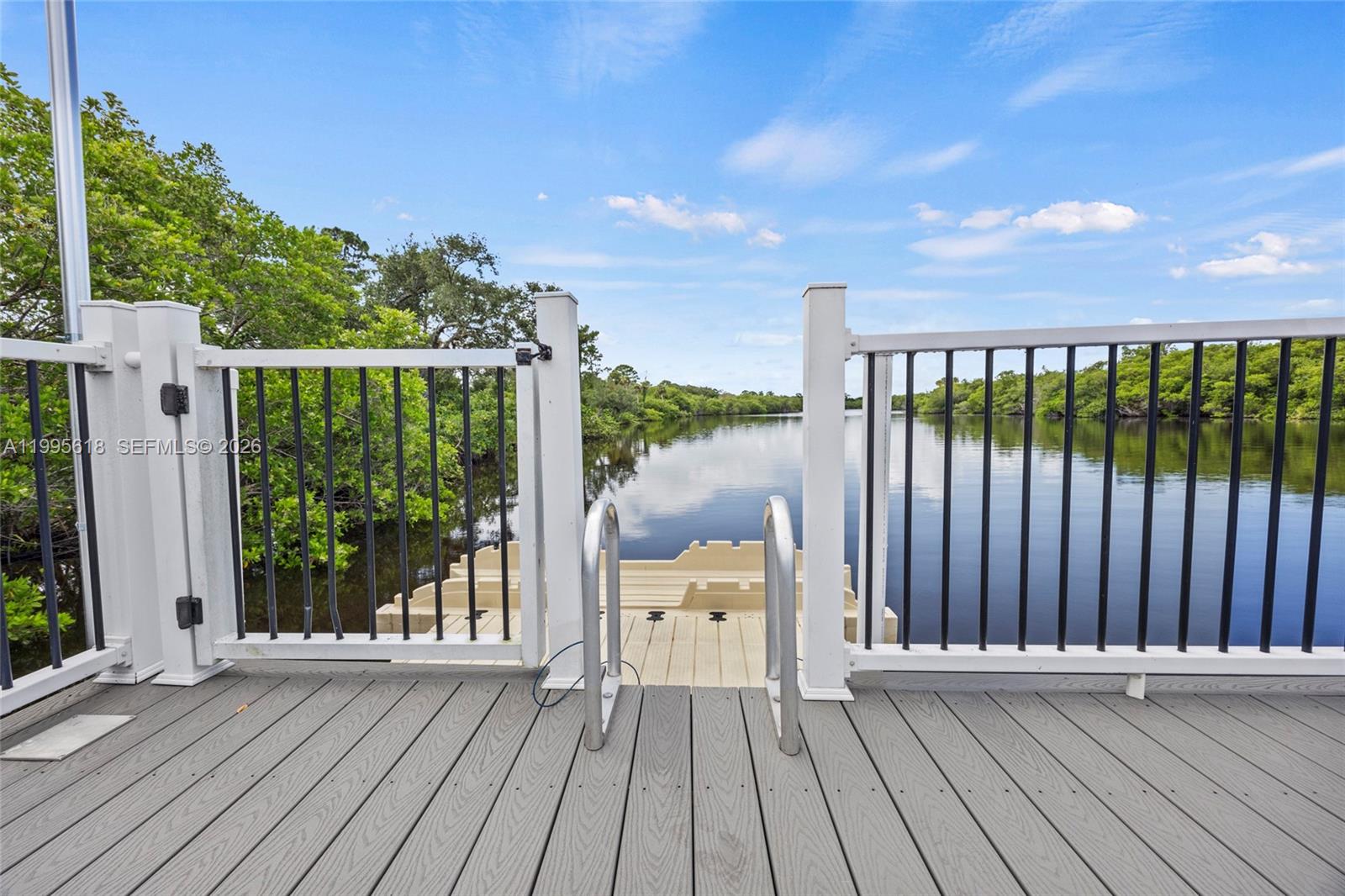 BANYAN BAY - Residential