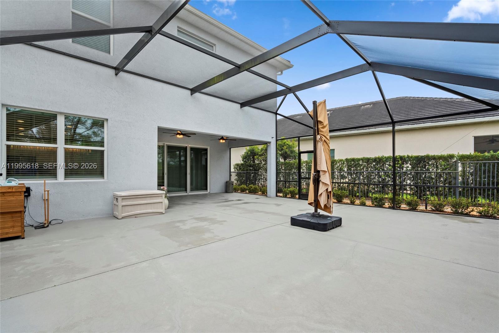 BANYAN BAY - Residential