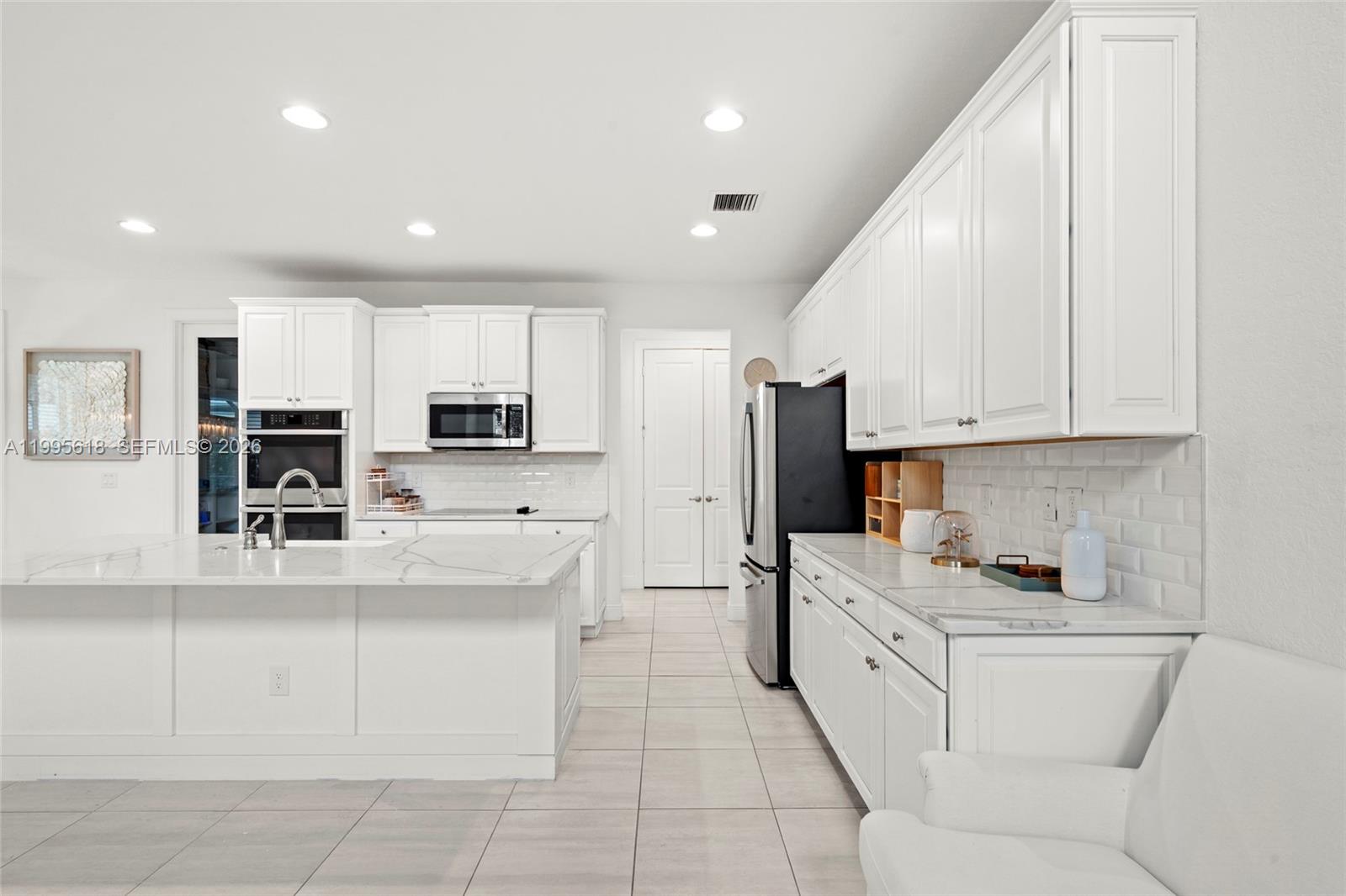 BANYAN BAY - Residential