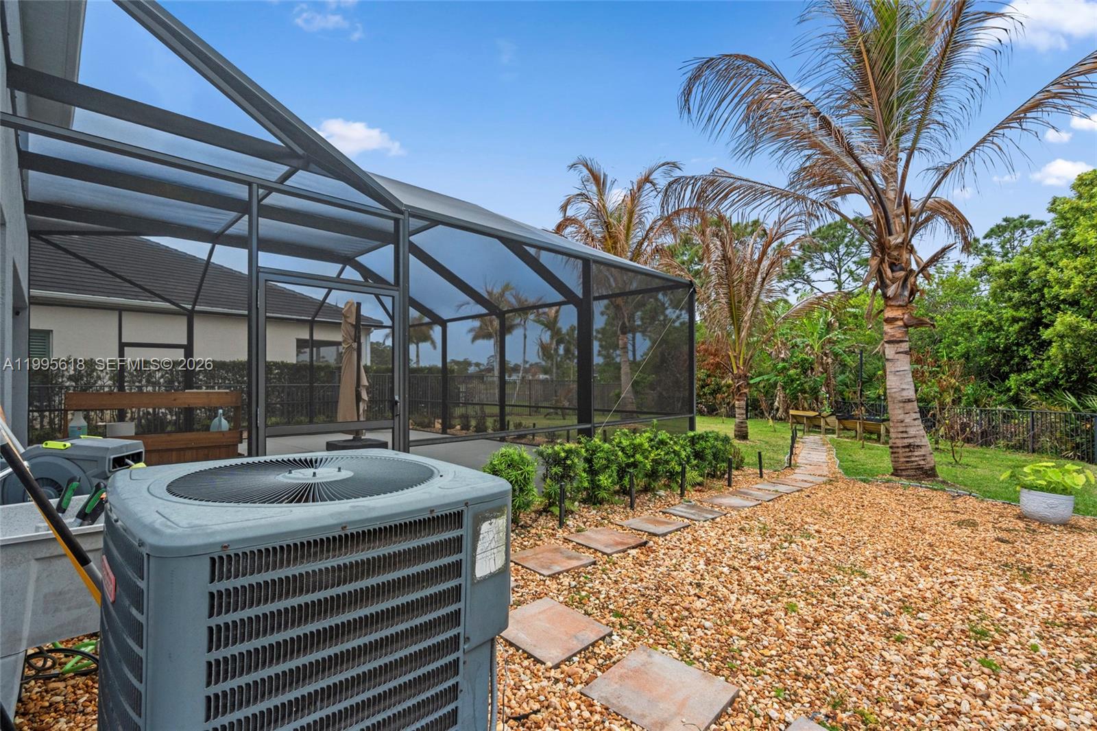 BANYAN BAY - Residential