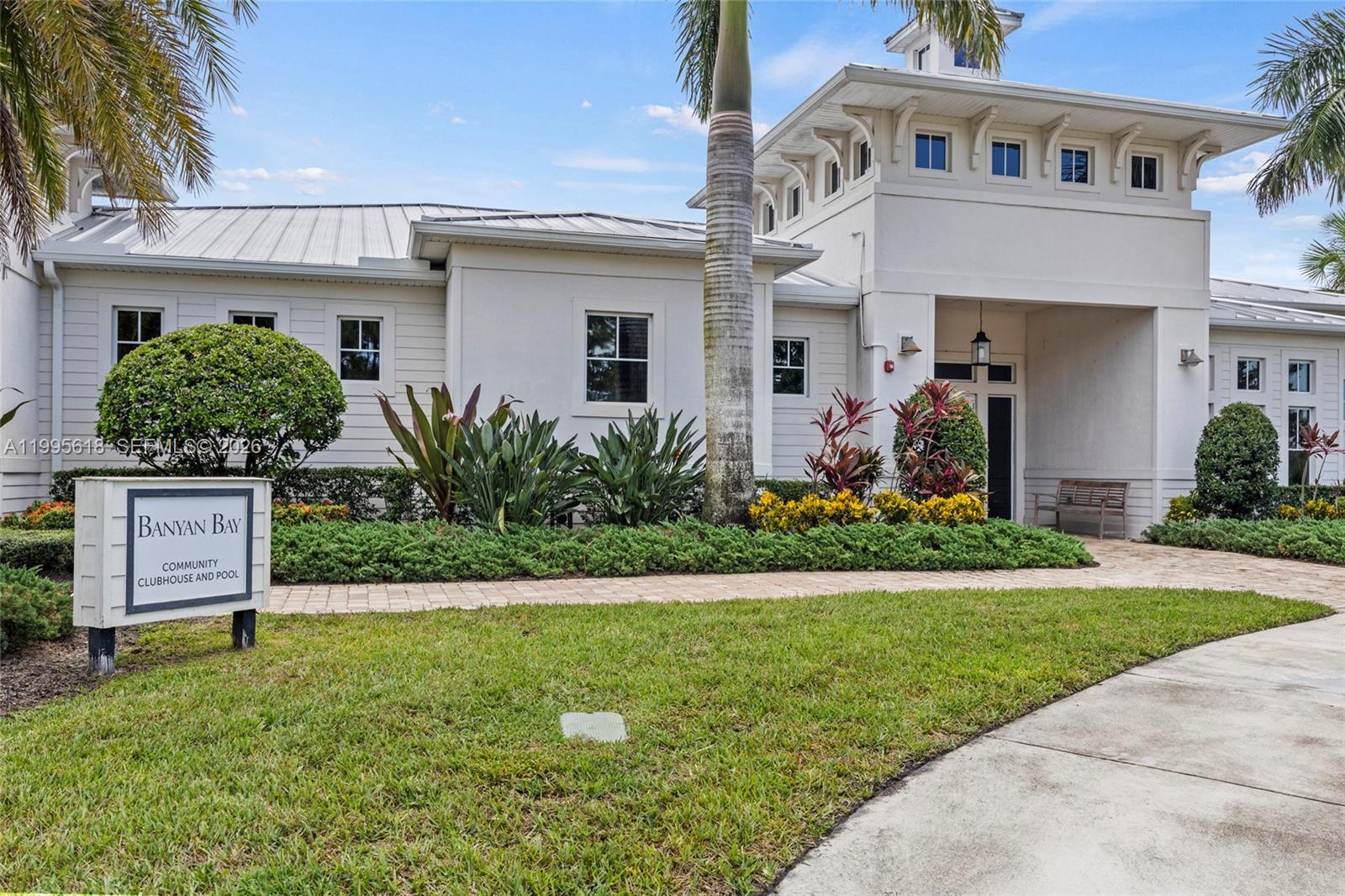 BANYAN BAY - Residential