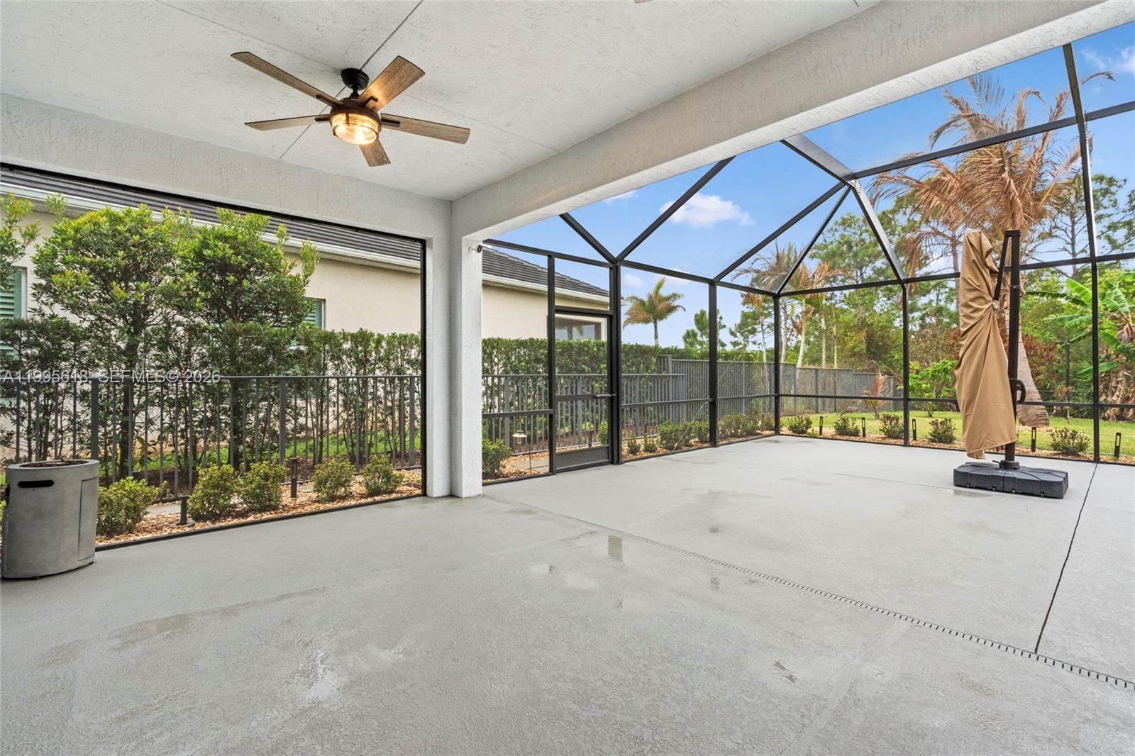 BANYAN BAY - Residential