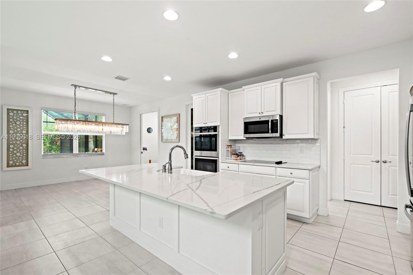 BANYAN BAY - Residential