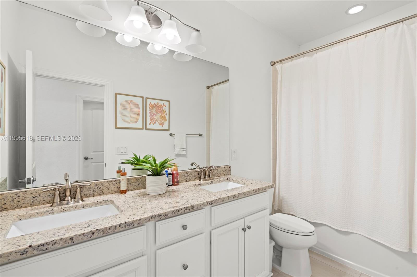 BANYAN BAY - Residential