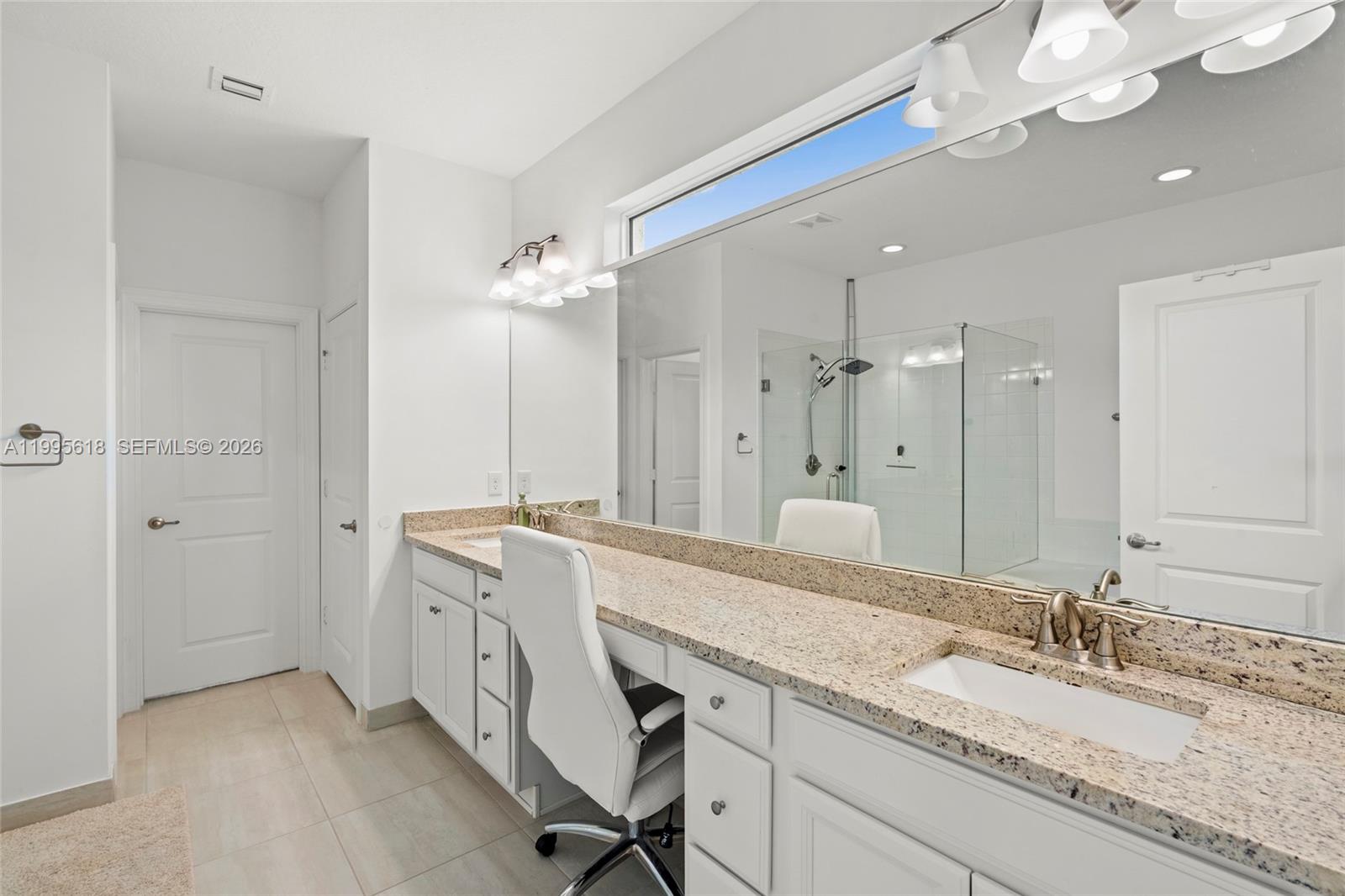 BANYAN BAY - Residential