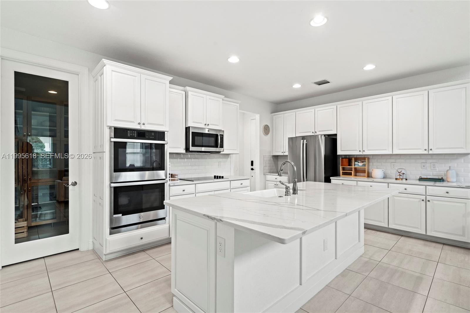 BANYAN BAY - Residential