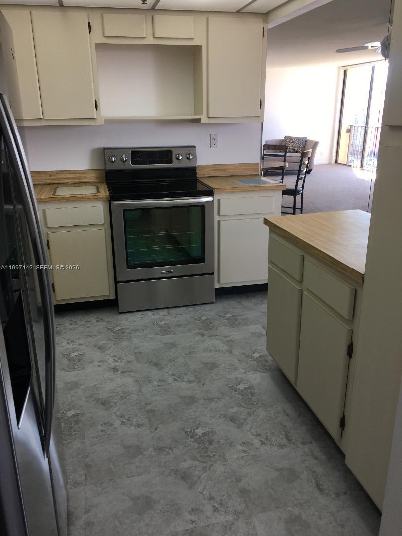 WINSTON TOWERS 700 CONDO - Residential Lease