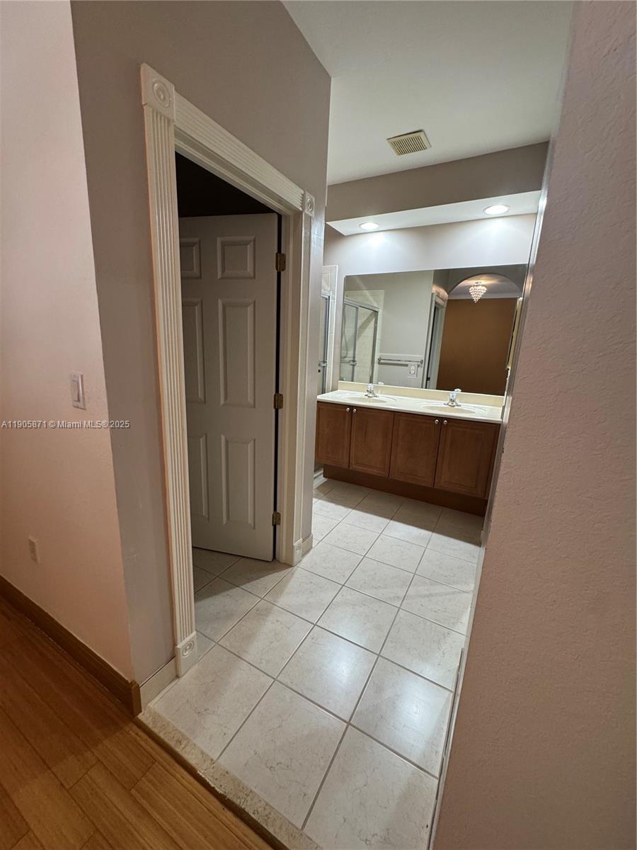 MERRICK PRESERVE CONDO - Residential Lease