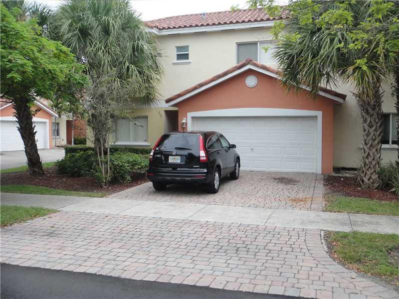 TOWNHOUSE,2 BLOCKS BROWARD BLVD AND EXIT I-95,POLICE DEPT,TILE IN ALL THE FLOORS, EXC APPLIANCES, TWO STORIES,READY TO MOVE,..........................