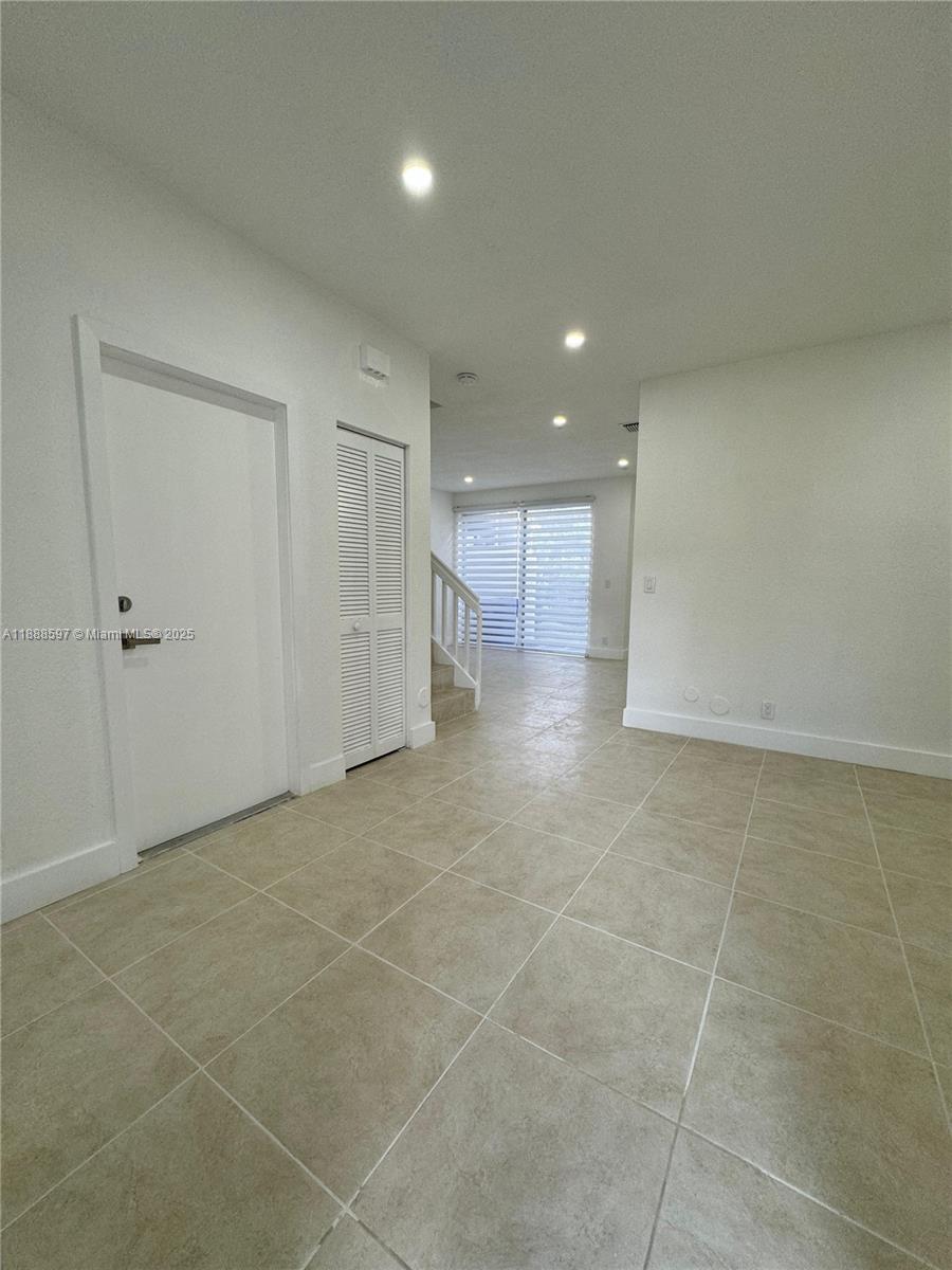 PEMBROKE SHORES - Residential Lease