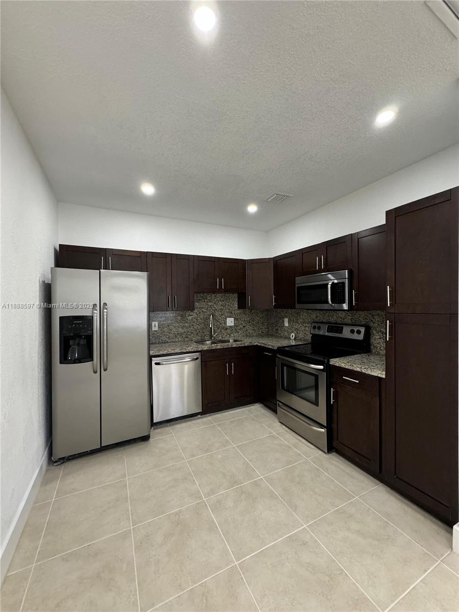 PEMBROKE SHORES - Residential Lease