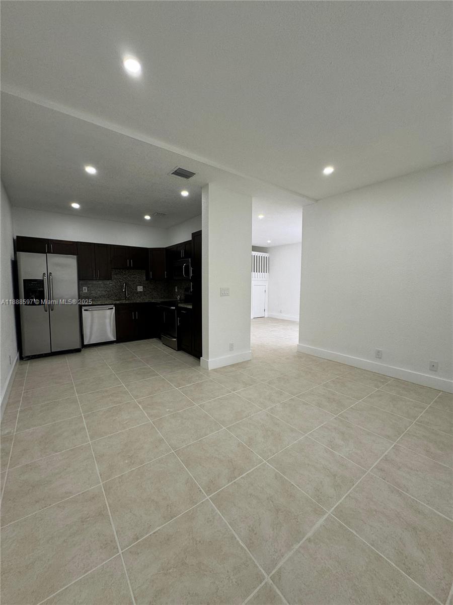 PEMBROKE SHORES - Residential Lease