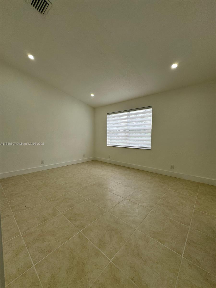 PEMBROKE SHORES - Residential Lease