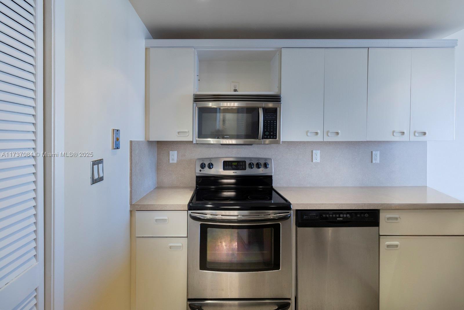 1581 Brickell Ave 1408