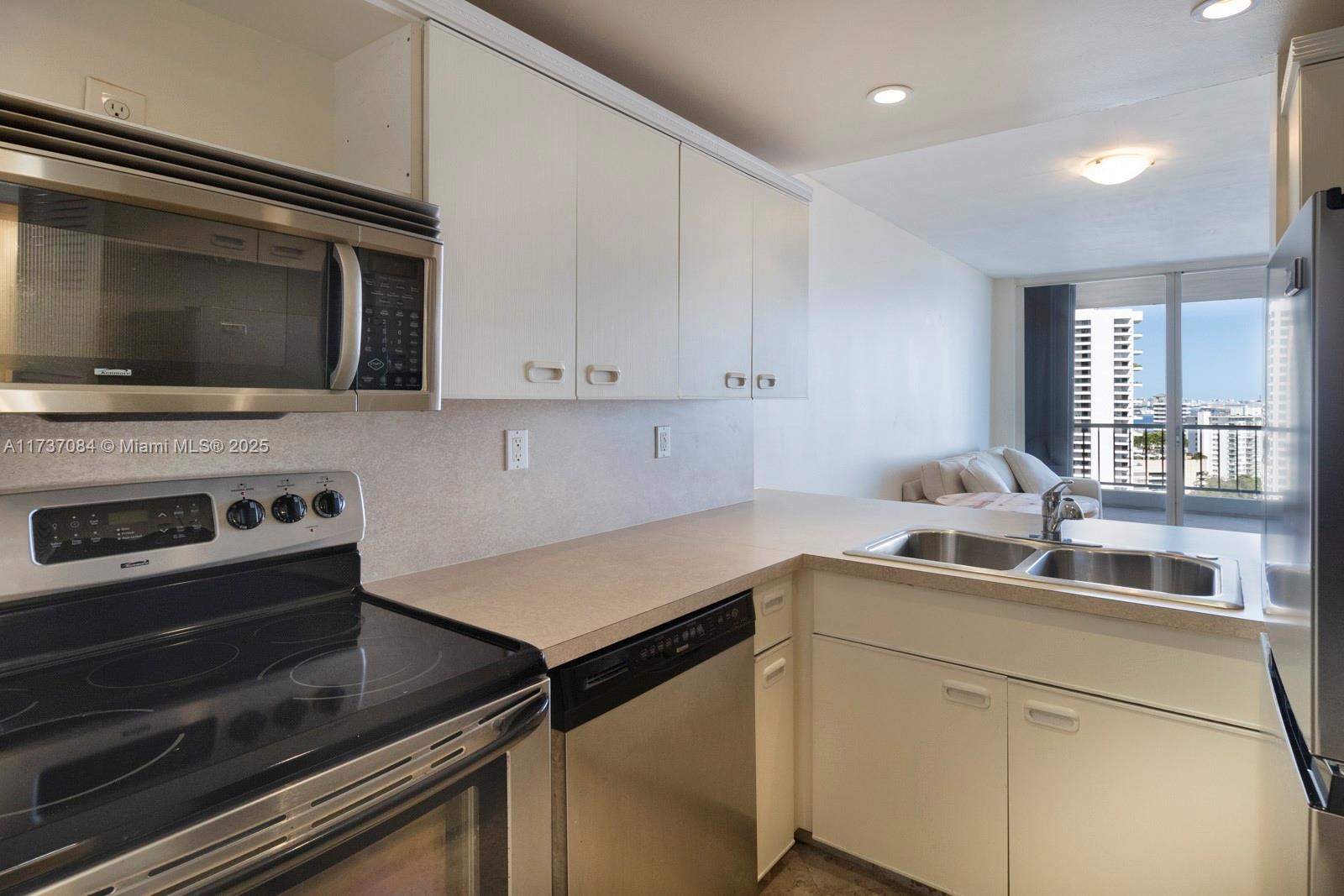 1581 Brickell Ave 1408