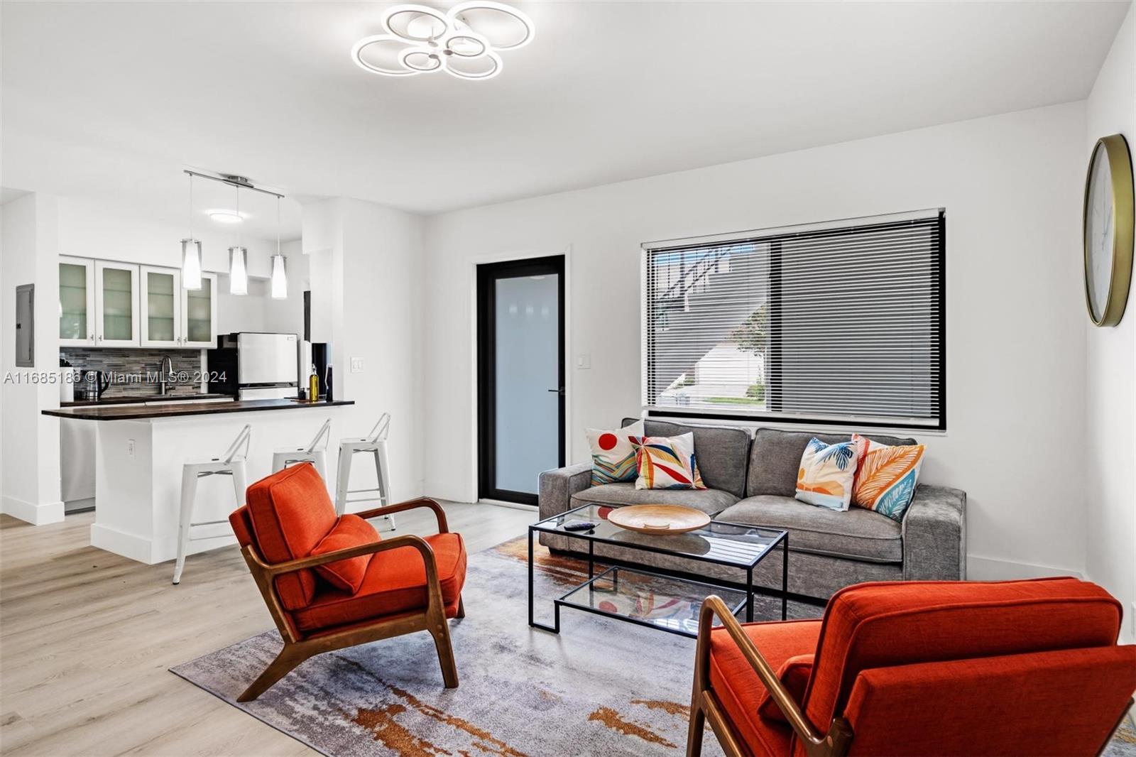 Welcome to our cozy 2-bedroom, 1-bathroom apartment located in the heart of Fort Lauderdale.
Fully furnished and equipped with a complete kitchen, our space is perfect for up to 4 people.
One free parking space. Please note that there is only one space.
Whether you're here for business or pleasure, you'll find everything you need for a relaxing stay.
Shared Coin Washer & Dryer
Final cleaning $200. Processing fee $150
Seasonal Pricing
November 2024 $2800
December March 2025 $3500