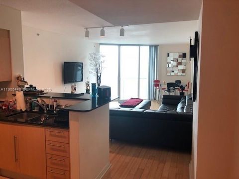 325 S BISCAYNE BL 3117 Miami FL 33131