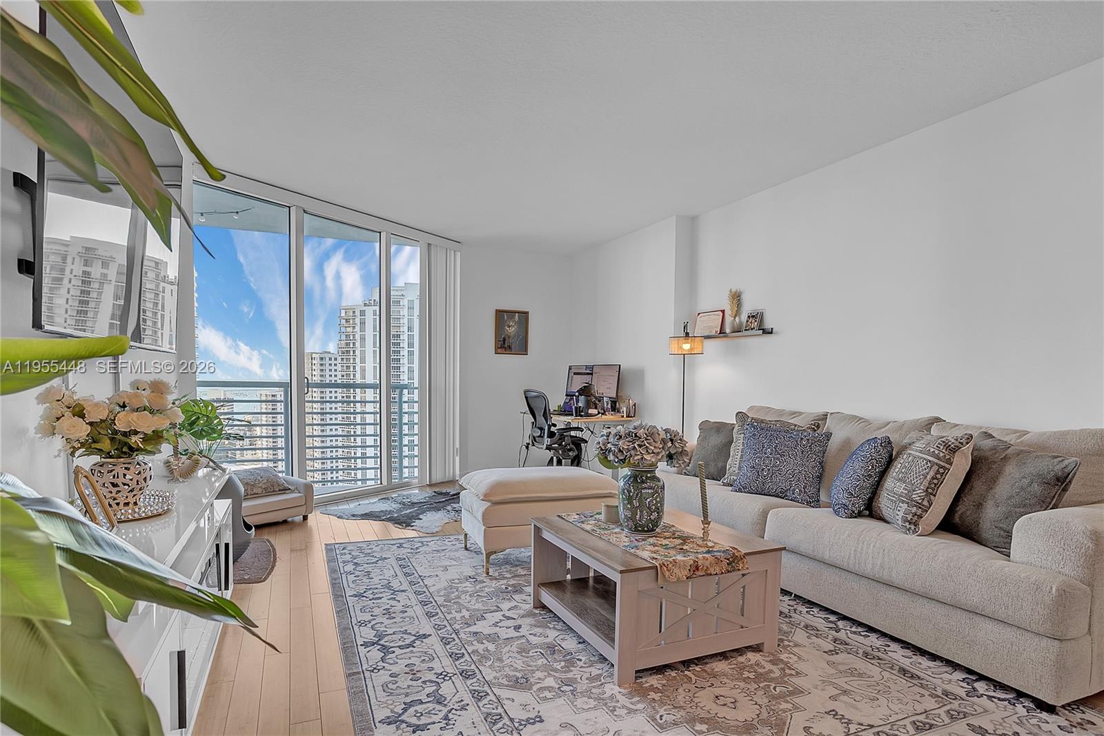 325 S BISCAYNE BL 3117