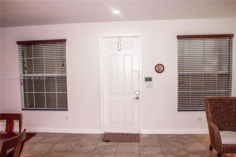 Townhouse in Pembroke Pines FL 14606 13th St St 3.jpg