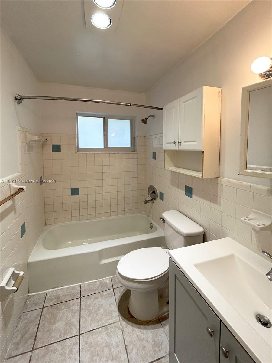 OAKLAND BOULEVARD DEV - Residential Lease