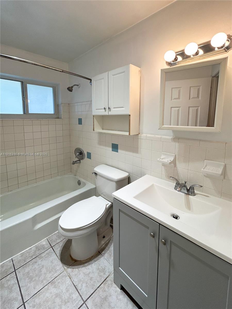 OAKLAND BOULEVARD DEV - Residential Lease